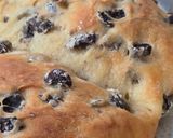 Foto del paso 7 de la receta: Pan casero con aceitunas negras y aceite de oliva virgen extra 🫒