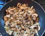 A picture of step 4 of Boerewors Burgers.