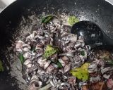 Foto langkah ke 4 dari resep Cumi Bumbu Hitam.