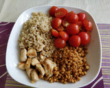 Foto del paso 3 de la receta: Ensalada templada de arroz, lentejas, pollo y tomate