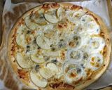 Foto del paso 3 de la receta Pizza de queso azul y manzana