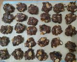 Foto langkah ke 3 dari resep Almond Raisin Cookies.