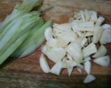 Foto langkah ke 2 dari resep Tofu sayur saus tiram.