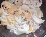 Hình bước làm 2 của món Mực xào thơm và hành Tây