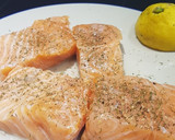 Foto del paso 2 de la receta: Salmón sobre verduras asadas