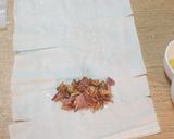 Foto del paso 2 de la receta Rollitos de bacon y pollo en masa filo