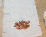 Foto del paso 2 de la receta: Rollitos de bacon y pollo en masa filo