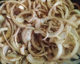 Foto del paso 1 de la receta: Revuelto de cebollas caramelizadas..