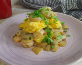 Foto del paso 3 de la receta: Huevos revueltos con setas y langostinos