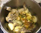 Foto del paso 2 de la receta: Pollo con papas y guisantes