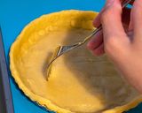 A picture of step 8 of Glazed strawberry custard tart 🍓.