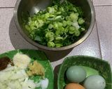 Foto langkah ke 1 dari resep Martabak Telur Kulit Lumpia.