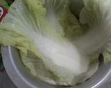 Foto langkah ke 2 dari resep Sawi Putih Gulung Isi Ayam.