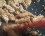 A picture of step 3 of Chicken fajita pizza.