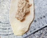 Foto del paso 5 de la receta: Masa de pizza rellena de lomo en salsa MCC