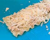 A picture of step 7 of Chicken lasagna rolls.