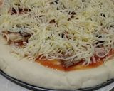 Foto langkah ke 4 dari resep Homemade Pizza.