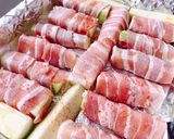 Hình bước làm 2 của món 🥓 Bacon Xông Khói Cuộn Bí Ngòi