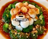 A picture of step 6 of Broccoli with Scallop Sauce.