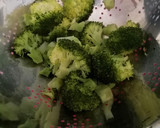 Foto del paso 1 de la receta: Salsa de brócoli y nueces