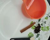 Gambar langkah 1 resipi Teh kayu Manis & cengkih.