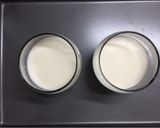 Foto langkah ke 4 dari resep Red and White Panna Cotta.