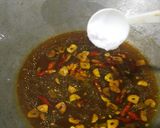 Foto langkah ke 4 dari resep 64. Ayam Goreng Saus Nutrisari.