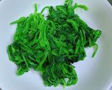 Hình bước làm 2 của món Bó xôi trộn dầu mè