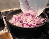 Foto del paso 1 de la receta Tarta tatín de tomate y cebolla caramelizada