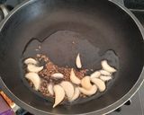 A picture of step 2 of Garlic peanut chutney.