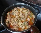 Foto del paso 3 de la receta: Carne de cochino en adobo con papas arrugas