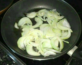 Foto del paso 1 de la receta: Longaniza con salsa de pera