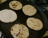 Foto del paso 3 de la receta: Sopes al estilo Topy's Kitchen 🫓🥗🥑🧀🌶️