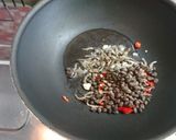 青苦瓜炒小魚干(簡單料理)的食譜步驟3照片