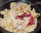 Foto del paso 2 de la receta: Yogur con duraznos, mermelada y pionono para desayunar
