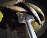 A picture of step 2 of Parshe fish curry.