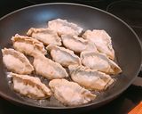 Hình bước làm 9 của món Bánh Xếp Mandu Hàn Quốc Nhân Thịt Heo Chiên Nước