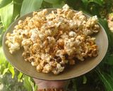 Foto langkah ke 4 dari resep Caramel Popcorn.