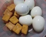 Foto langkah ke 1 dari resep Balado Telur Tahu Praktis.
