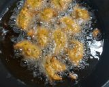 A picture of step 1 of Onion pakoda.