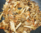 泡菜炒豬五花-女兒指定便當菜的食譜步驟3照片
