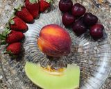 Foto del paso 1 de la receta: 🍓🍑🍈🍒Pinchos de fruta, queso y fiambres🍒🍈🍑🍓