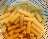 Hình bước làm 1 của món Pasta và sốt pesto