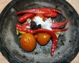 Foto langkah ke 2 dari resep Sambal Penyet Terong & Tempe Kukus.