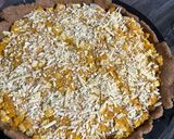 Foto del paso 3 de la receta: Tarta de pollo calabacín y huevo duro masa integral