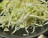 Foto del paso 1 de la receta: Fideos de arroz con verduras salteadas, huevo y salsa de cacahuete