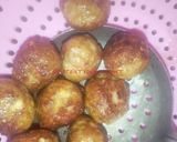A picture of step 2 of Meat ball sauce.