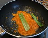 Foto langkah ke 2 dari resep Ayam Masak Merah Simple.