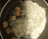 Foto del paso 2 de la receta: Gulas con gambas y huevo cocido