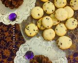 A picture of step 4 of Easter special Vanilla Choco Chip cookies.